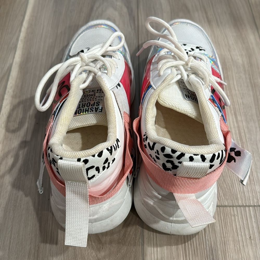 Sneakers - Picture 4 of 5